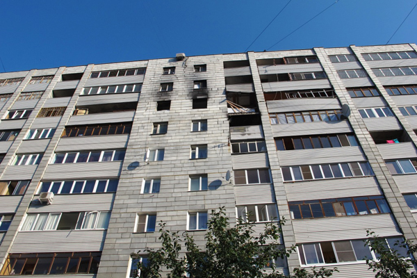 В Екатеринбурге на Стачек, 55 устроили огромную помойку. Жильцы винят строителей, а строители — ленивых жильцов - Фото 3