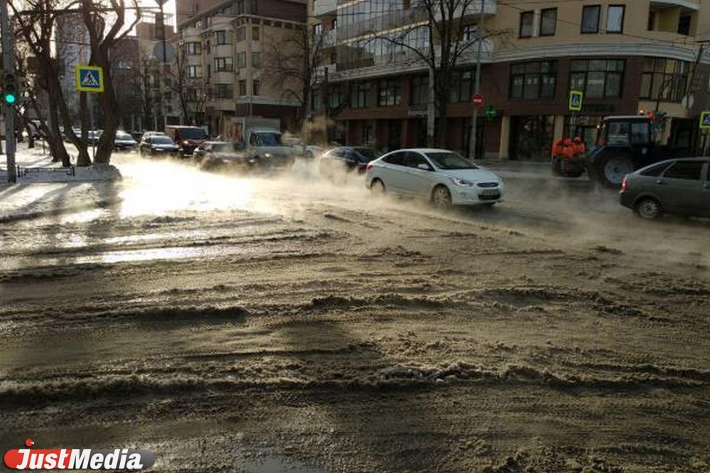 Коммунальщики сообщили, когда разберутся с потопом в центре Екатеринбурга - Фото 5