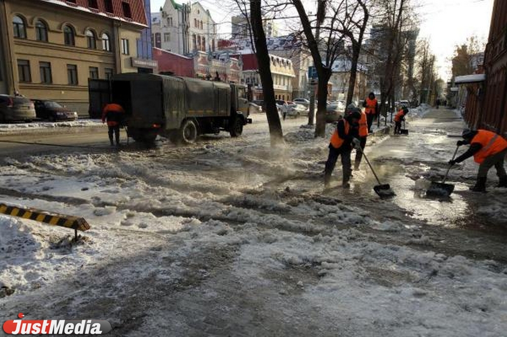 Коммунальщики сообщили, когда разберутся с потопом в центре Екатеринбурга - Фото 8