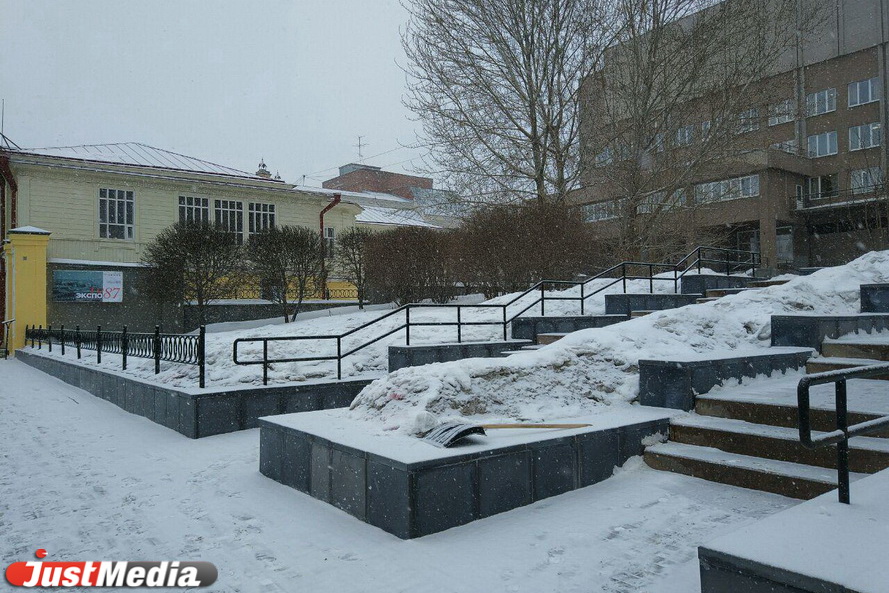Екатеринбурге вновь накрыло снежным одеялом. ФОТО - Фото 11