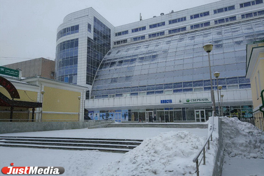 Екатеринбурге вновь накрыло снежным одеялом. ФОТО - Фото 8