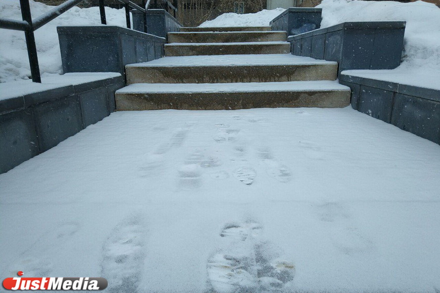 Екатеринбурге вновь накрыло снежным одеялом. ФОТО - Фото 14