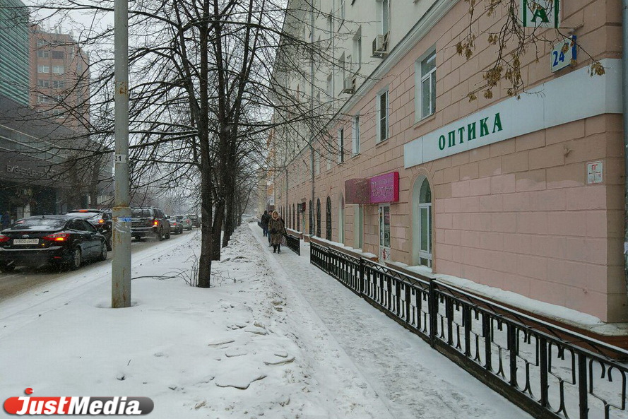 Екатеринбурге вновь накрыло снежным одеялом. ФОТО - Фото 9