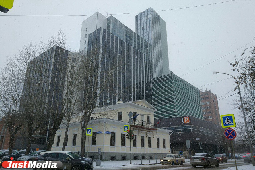 Екатеринбурге вновь накрыло снежным одеялом. ФОТО - Фото 6
