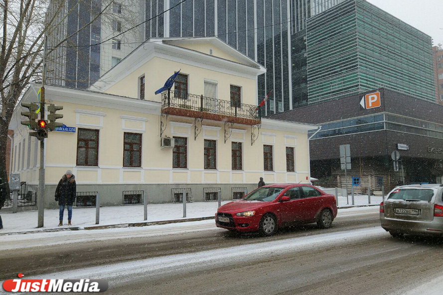 Екатеринбурге вновь накрыло снежным одеялом. ФОТО - Фото 13