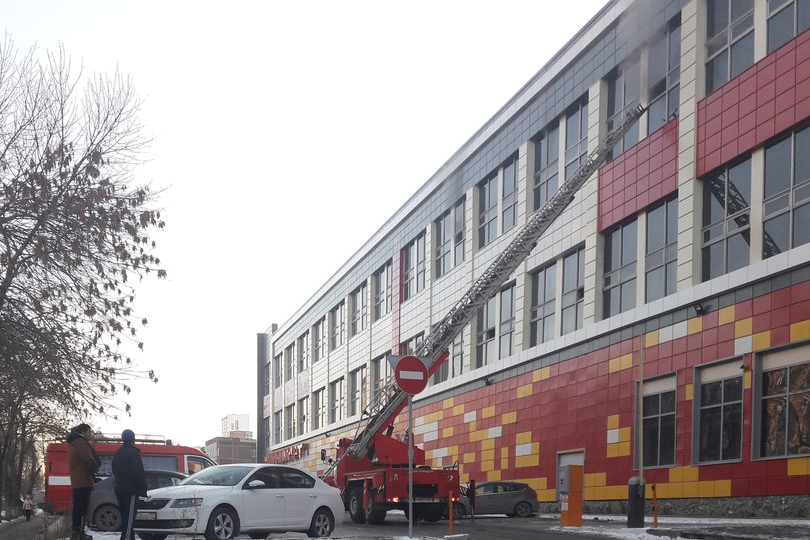 Пожарные Екатеринбурга устранили возгорание «Минимарта» на улице Фрунзе - Фото 2