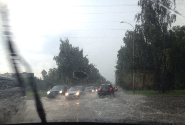 Потоп перезагрузка: улицы Екатеринбурга снова затопило дождевой водой - Фото 3