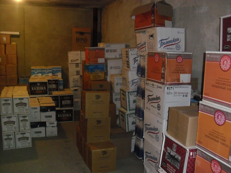 В Первоуральске полицейские обнаружили склад с поддельными водкой, вином и виски - Фото 2