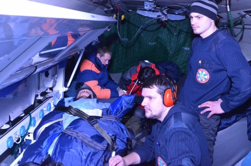 Спасатели доставили пострадавшего в походе на перевал Дятлова туриста в Екатеринбург. ФОТО - Фото 4
