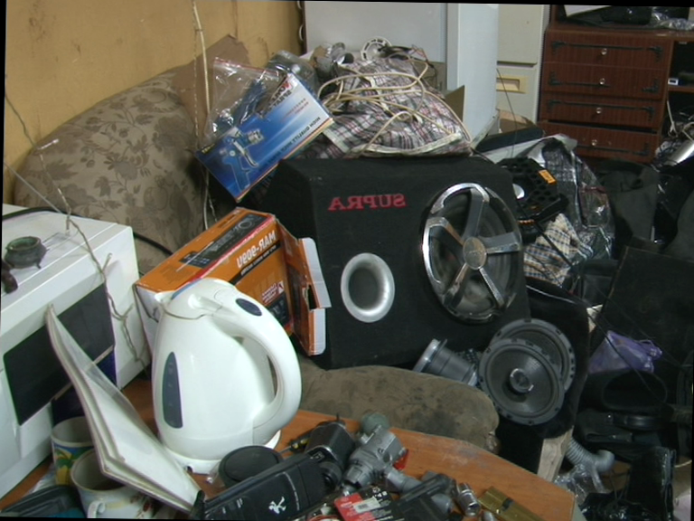 Полицейские обнаружили склад ворованных вещей и запчастей в гараже на Химмаше - Фото 4