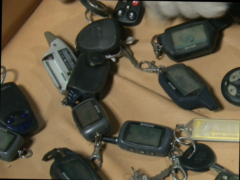 Полицейские обнаружили склад ворованных вещей и запчастей в гараже на Химмаше - Фото 3