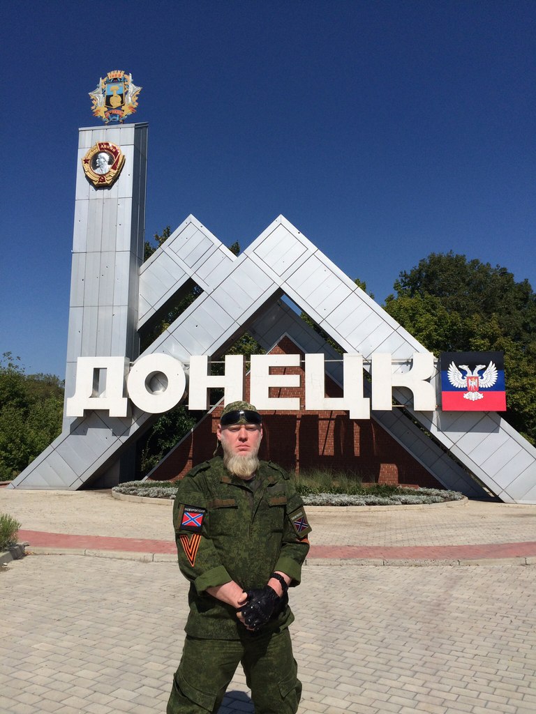 Роман Абражеев отрастил бороду, получил травму и пишет «большой материал» о войне на Донбассе - Фото 2