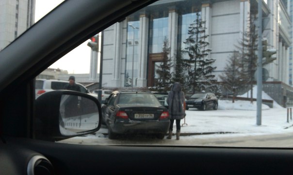 В центре Екатеринбурга две легковушки не поделили дорогу. В больницу госпитализирован четырехмесячный малыш - Фото 2