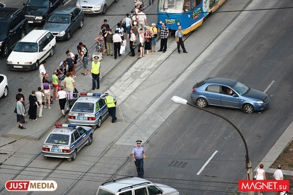 В Екатеринбурге из-за аварии на ВИЗе встали трамваи - Фото 1
