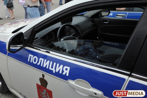 В Екатеринбурге во дворе жилого дома нашли труп без головы - Фото 1