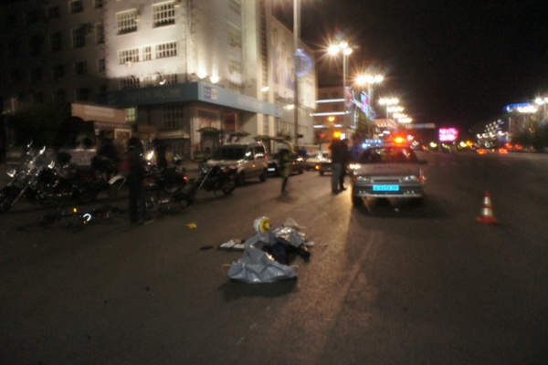 В Екатеринбурге при наезде на пешехода, погиб мотоциклист - Фото 1