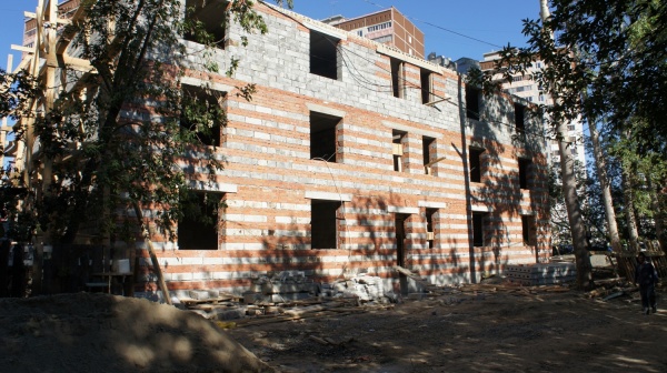 Екатеринбургскую семью выживают поджогами из частного дома, чтобы построить многоквартирник  - Фото 1