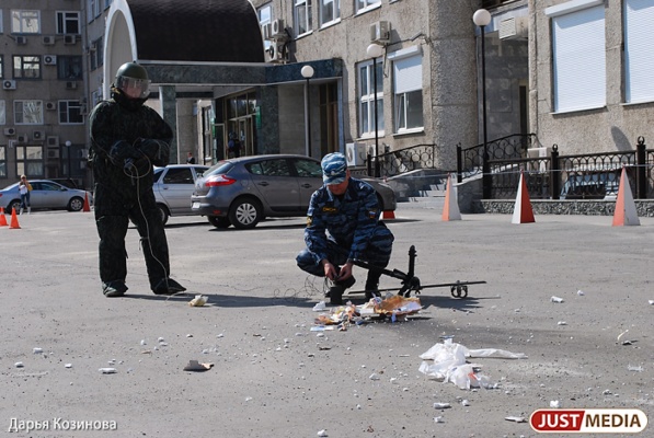 В Екатеринбурге обмениваются опытом полицейские эксперты-взрывотехники со всей России - Фото 1