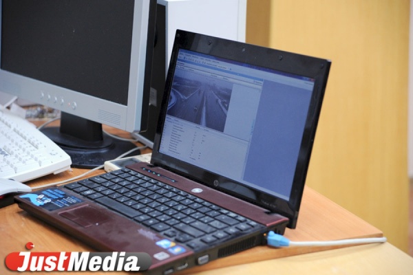 В Екатеринбурге воры вынесли из салона цифровой техники девять ноутбуков - Фото 1