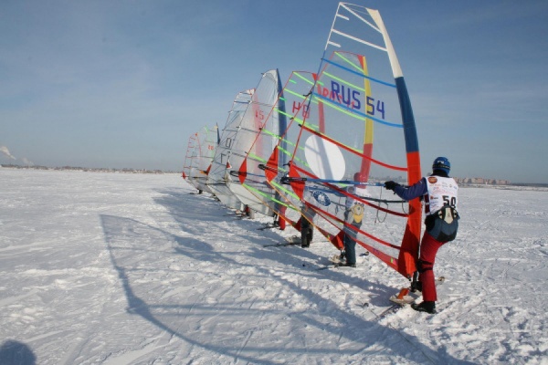 На Шарташе в выходные опробуют уникальное оборудование — сани для зимнего виндсерфинга - Фото 1