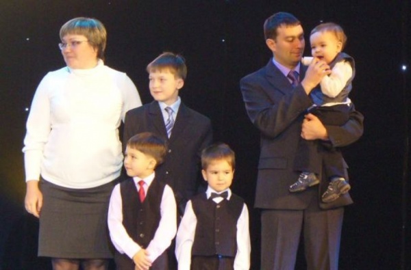 Лучшей семьей Урала признана семья из Ревды - Фото 1