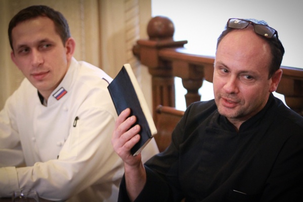 Известный французский повар потерял записную книжку с рецептами - Фото 1