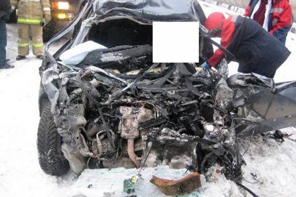 В Верхней Пышме в столкновении с грузовиком погибла женщина-водитель легковушки - Фото 1