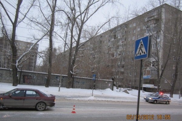 В Екатеринбурге водитель сломал нос женщине-пешеходу - Фото 1