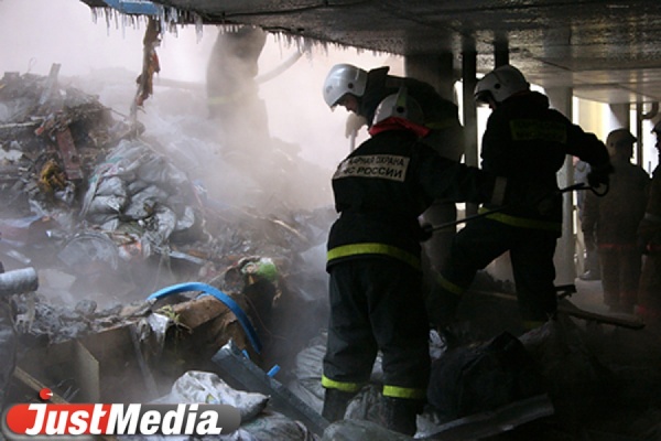 В Екатеринбурге при пожаре в частном доме погиб рабочий - Фото 1