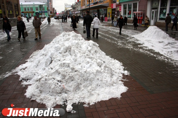 В ноябре с улиц Екатеринбурга вывезли 89,5 тысячи тонн снега - Фото 1