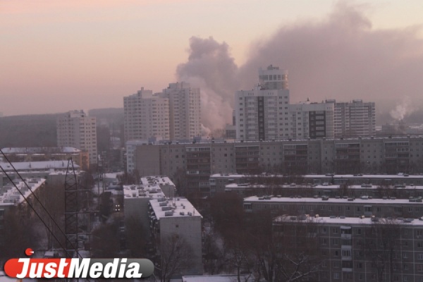 Крупный пожар в Екатеринбурге – горит сауна в Чкаловском районе - Фото 1