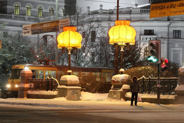 Огромные торшеры будут освещать проспект Ленина еще около недели - Фото 1