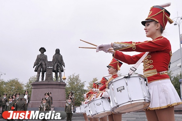 День города-2013: Екатеринбург ждут целых два салюта, а общая стоимость праздника превысит 29 млн. рублей - Фото 1