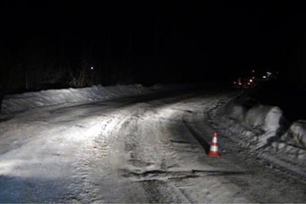 В Артемовском снежный вал стал причиной гибели женщины под колесами МАЗа  - Фото 1