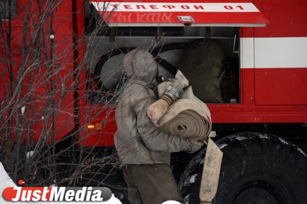 В Екатеринбурге горела бывшая больница скорой помощи - Фото 1