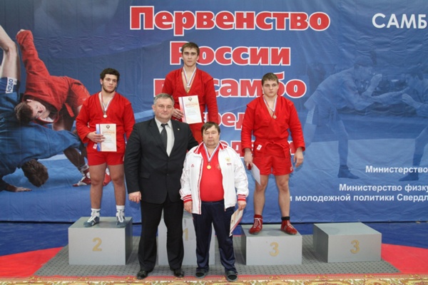 Свердловские юниоры заняли второе общекомандное место на молодежном первенстве России по самбо - Фото 1