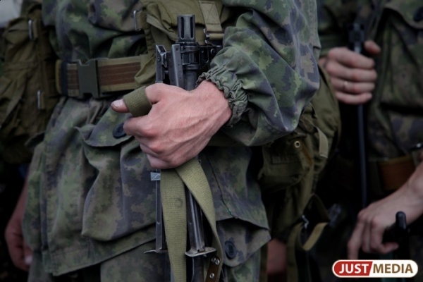 Школьников Екатеринбурга агитируют поступать в военные вузы - Фото 1