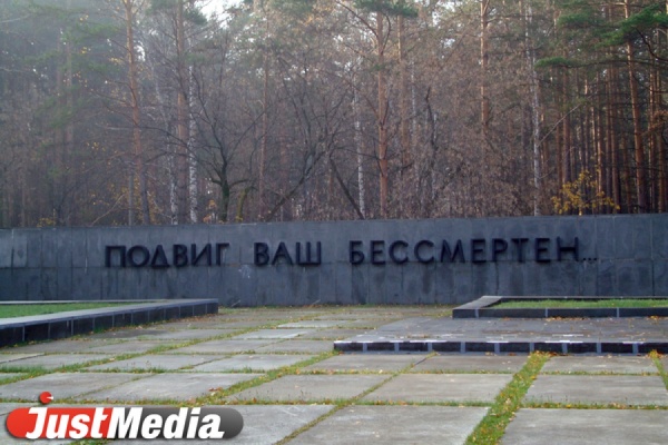 Полиция установила личности всех хулиганов, устроивших «грязные танцы» на мемориале павшим воинам в Краснотурьинске - Фото 1