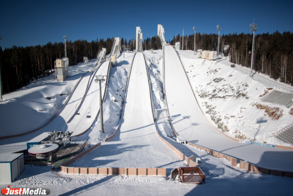 Участники Континентального Кубка по прыжкам на лыжах с трамплина начали тестовые прыжки на Долгой - Фото 1