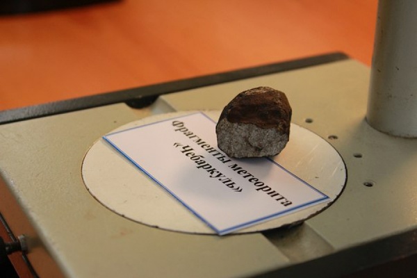 Лицом к лицу с «пришельцами»: в Екатеринбурге открылась выставка метеоритов - Фото 1