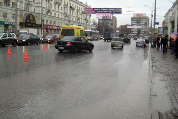 В Екатеринбурге водитель иномарки сбил пожилого мужчину - Фото 1