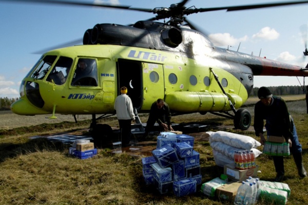 Первый рейс почтового вертолета в 2013 году: в отдаленные поселки Гаринского района доставлено три тонны груза - Фото 1