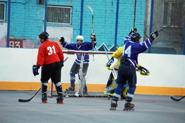 В Екатеринбурге стартовал первый открытый городской турнир по хоккею на роликах - Фото 1