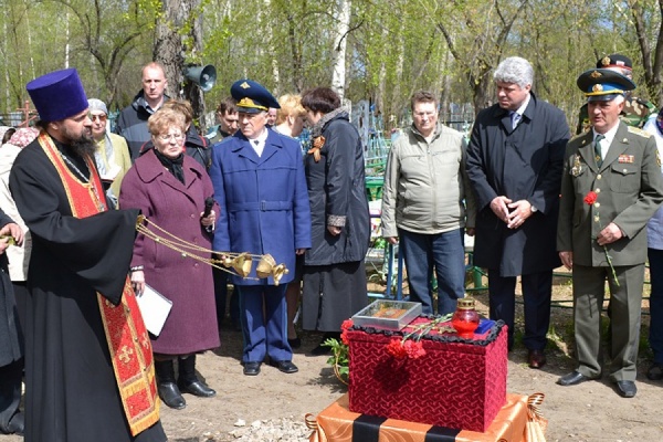 В Артемовском торжественно захоронили останки солдата Великой Отечественной войны - Фото 1