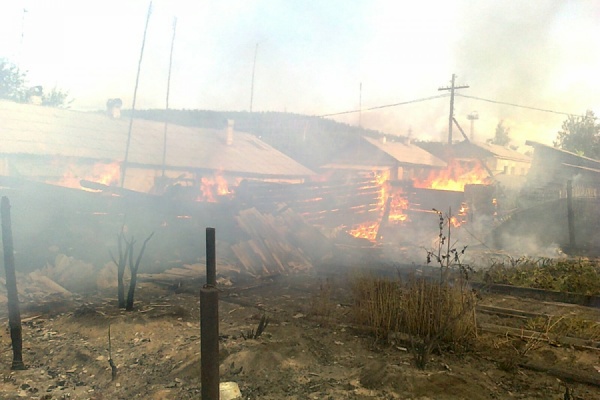 В поселке Исеть горел барак. Пострадавших нет - Фото 1