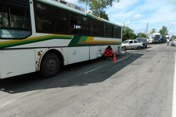 В Новоалексеевском столкнулись три легковушки и автобус - Фото 1