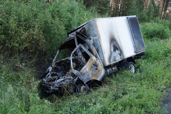В Екатеринбурге в результате столкновения с трактором сгорела «Газель». Погиб один человек - Фото 1
