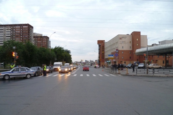 В Екатеринбурге нетрезвая водительница сбила трех пешеходов - Фото 1