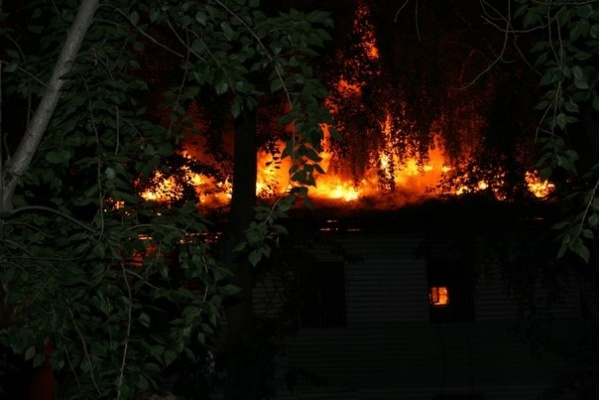 Количество жертв пожара на улице Онежской возросло до двух человек - Фото 1
