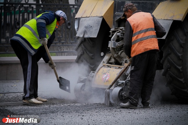 Дорожные работы в Екатеринбурге продлятся до конца сентября. План по ремонту выполнен только наполовину - Фото 1